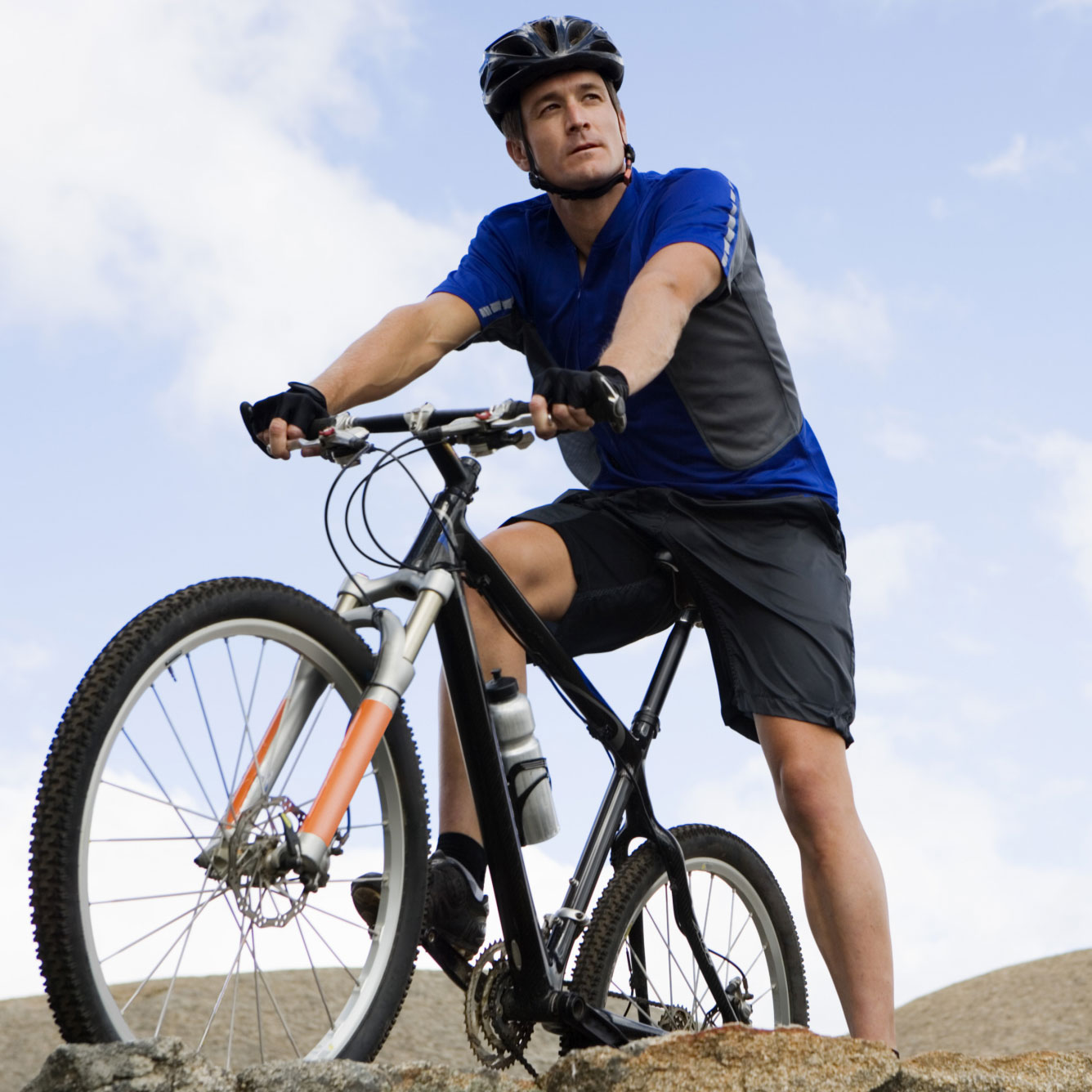 A kerékpározás okozhat lágyéksérvet?